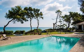 Azzuro Beach House - On The Beach & Private Pool, By Zantewize